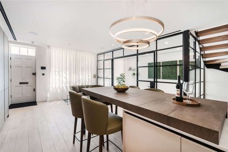A remarkably finished three bedroom mews house completed to the very highest of interior design standards. No expense spared details fill this modern house throughout. - Photo 2