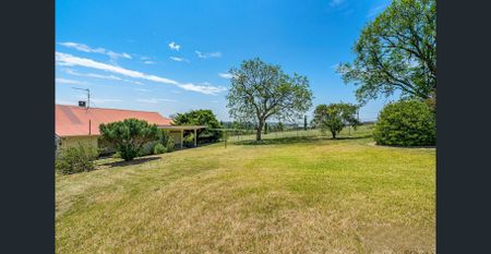 Panoramic Views & Spacious Living - Photo 5