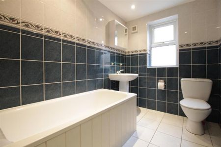 2 bedroom maisonette to rent - Photo 5