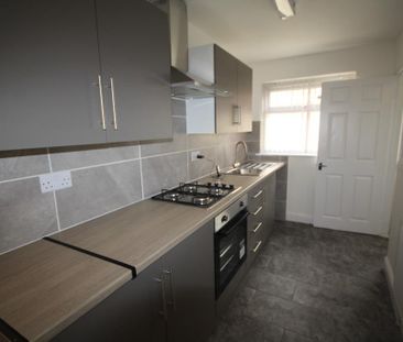 2 bedroom terraced house to rent - Photo 4