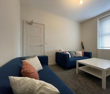 3 bedroom private hall to rent - Photo 1