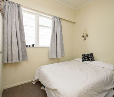 3 Bedroom, Newtown - Photo 4