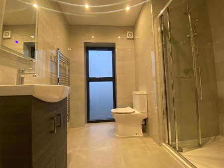 3 bedroom flat to rent - Photo 3