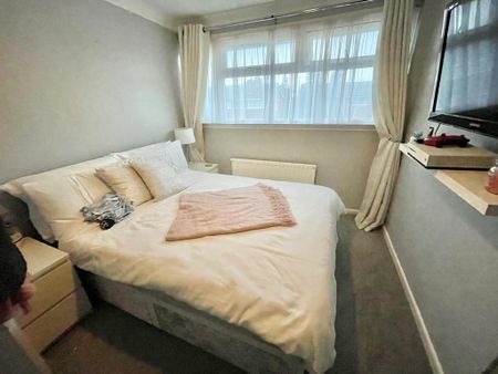 3 bedroom end of terrace house to rent - Photo 5