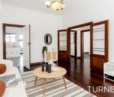 Beautifully renovated 2 bedroom home - Photo 3