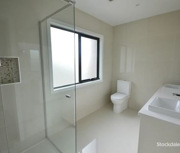 28 Lewton Road, Mount Waverley VIC 3149 - Townhouse For Rent | Domain - Photo 5