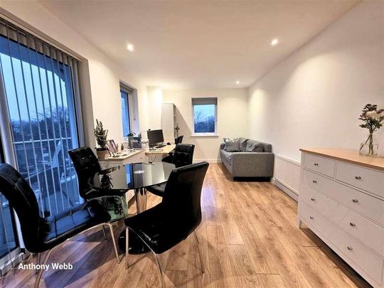 Sydney Road, Tower Point, EN2 - Photo 1