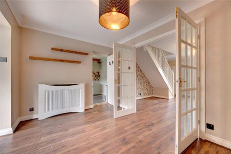 4 bedroom semi-detached house to rent - Photo 4