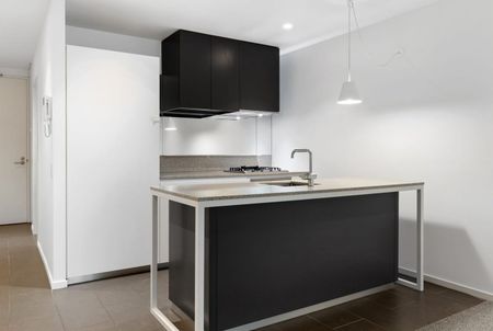 Stylish One-Bedroom Apartment in an Unbeatable Richmond Location - Photo 3