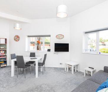 2 bedroom ground floor flat to rent - Photo 1