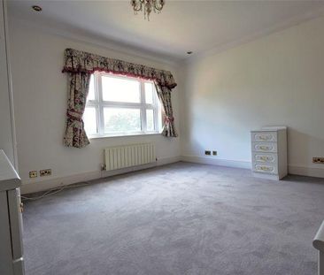 4 bedroom detached house to rent - Photo 4