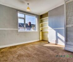 2 BEDROOM House - Terraced - Photo 2