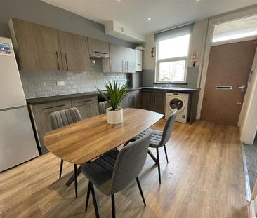 3 bedroom terraced house to rent - Photo 5