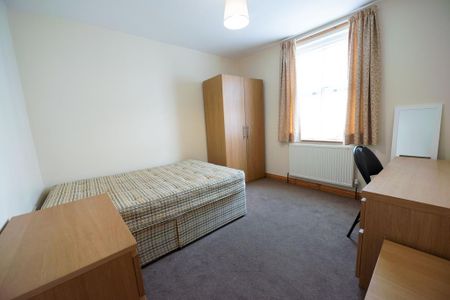 6 bedroom terraced house to rent - Photo 4