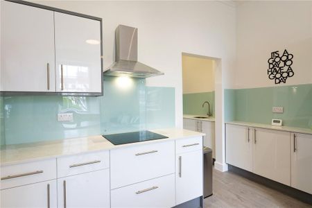 3 bedroom apartment to rent - Photo 4