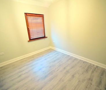 42 Greenore Street, BT68NF, Belfast - Photo 5