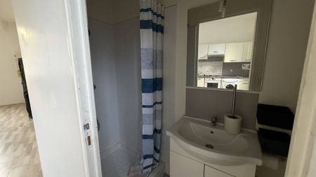 Studio lumineux avec cuisine équipée – Centre d’Avallon - Photo 4