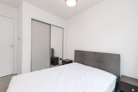 3 bedroom flat to rent - Photo 2