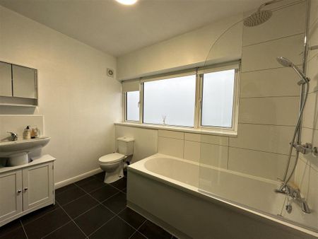 3 bedroom detached house to rent - Photo 5