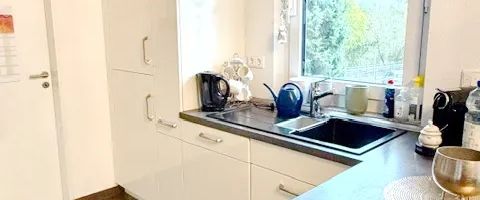 Sehr hochwertig ausgestattete 4-Zimmer-Stadtwohnung mit Aufzug, Einbauküche, 2 Balkonen und Garage - Photo 1