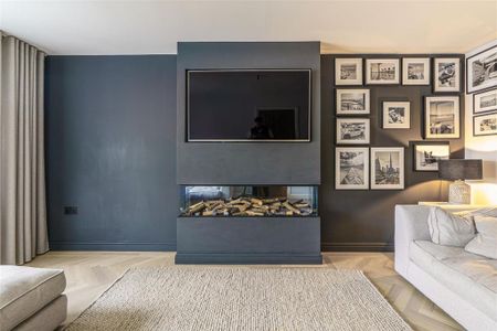 4 bedroom detached house to rent - Photo 2