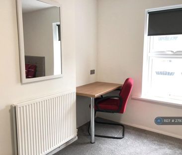 1 bedroom in a house share to rent - Photo 2