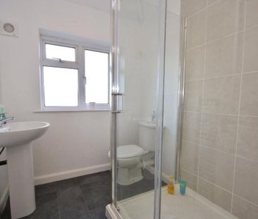 6 bedroom semi-detached house to rent - Photo 2