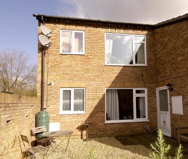 2 bedroom maisonette to rent - Photo 2