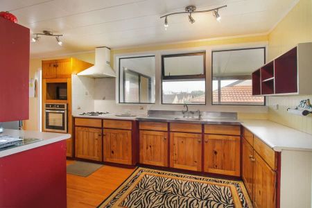 4-BEDROOM HOUSE FOR RENT WITH LARGE ROOMS - Photo 4