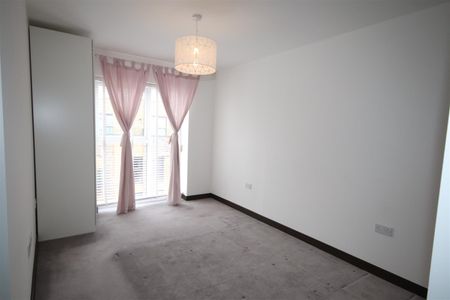 1 bedroom Apartment to let - Photo 2