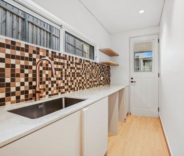 Brand New, Designer Luxury 3-4 Bedroom, 3 Bathroom, 2 Car Basement ... - Photo 6