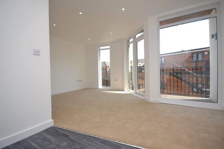 1 bedroom Flat To Let - Photo 2