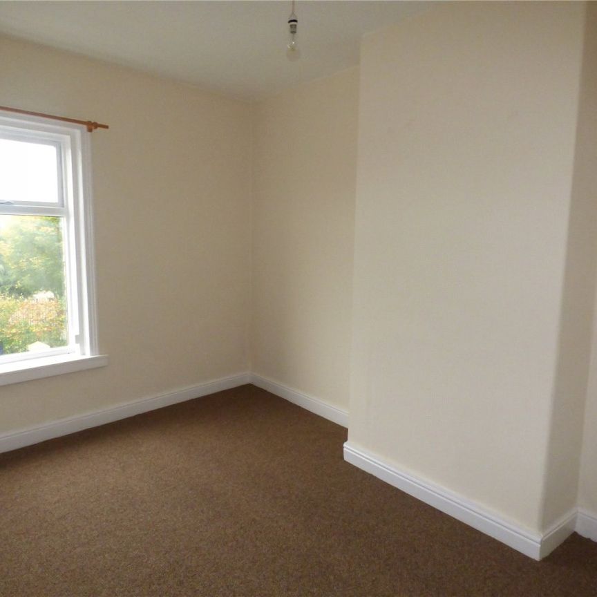 St Peg Lane, Cleckheaton, BD19 - Photo 1