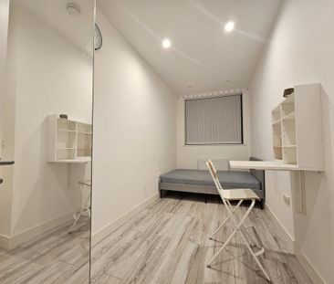 Flat to rent - Bellingham Road, London, SE6 - Photo 4