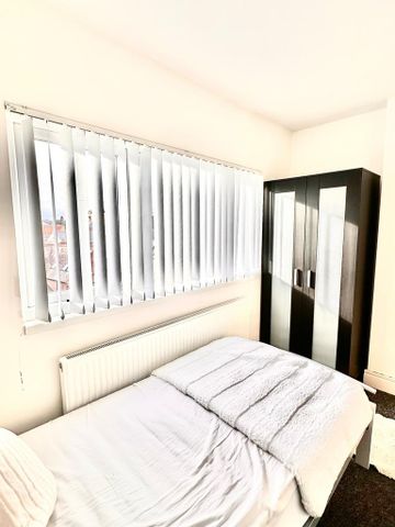 1 bedroom in a house share to rent - Photo 3