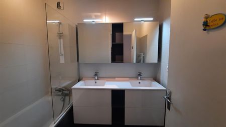 Location Appartement 4 pièces 94m² STE FOY LES LYON 69110 - Photo 5