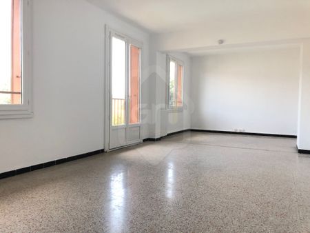 A LOUER Appartement T4 Résidence NOGENT à Orange avec cave et parking, - Photo 3