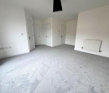 4 bedroom end of terrace house to rent - Photo 5