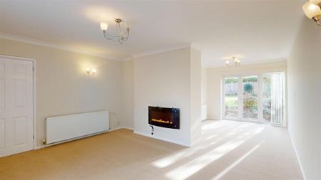 3 bedroom detached house to rent - Photo 2