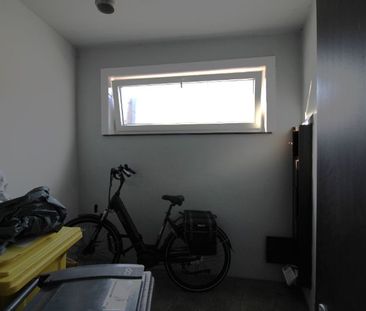 Ideaal gelegen ruim en lichtrijk 2 slaapkamer appartement in het ce... - Photo 2