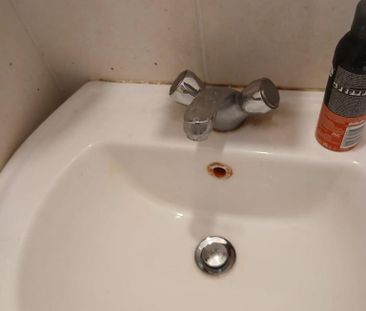 1 bedroom in a house share to rent - Photo 5