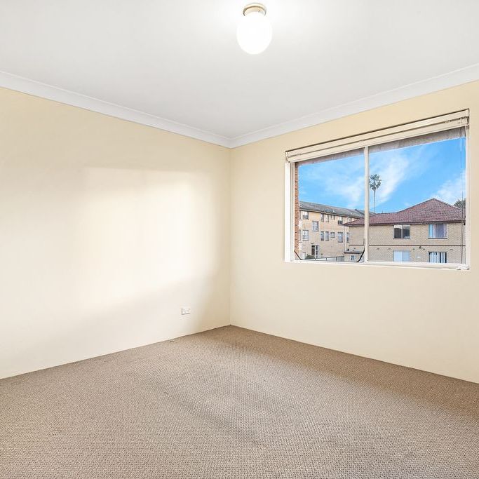 Newly Updated, Sun-Filled, Modern And Spacious Two Bedroom Apartment In The Heart Of Lakemba - Photo 1