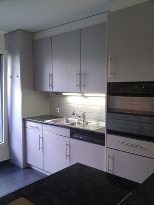 In ruhiger, gepflegter und charmanter Liegenschaft - Photo 1