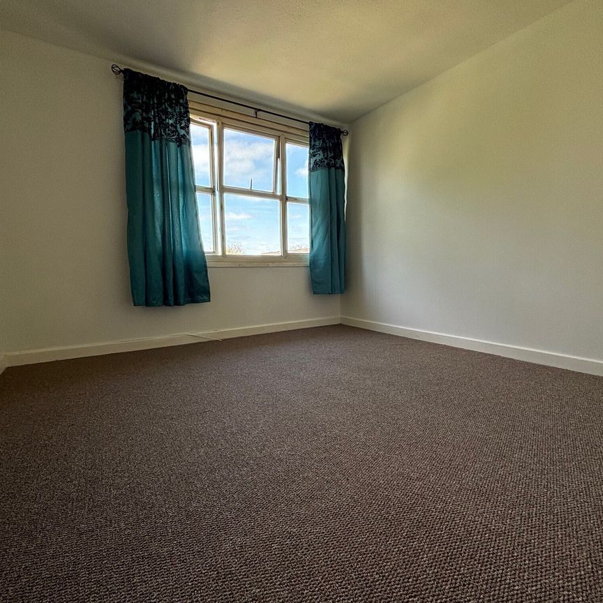 Thomas Crescent, Smethwick, B66 - Photo 1