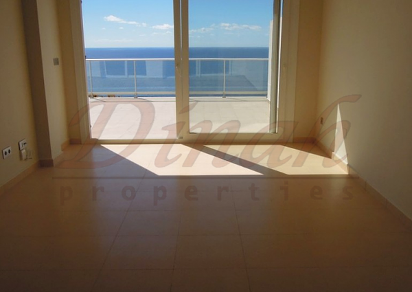 MAGNIFICENT 2 BEDROOM FLAT WITH SPECTACULAR SEA VIEWS.