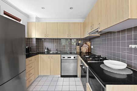 One Bedroom Apartment in The Heart of Newtown - Photo 2