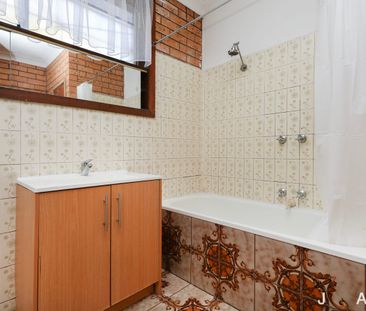 Easy Living in the Heart of Seddon - Photo 5