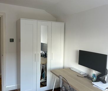 Room in a Shared Flat, London, E1W - Photo 2