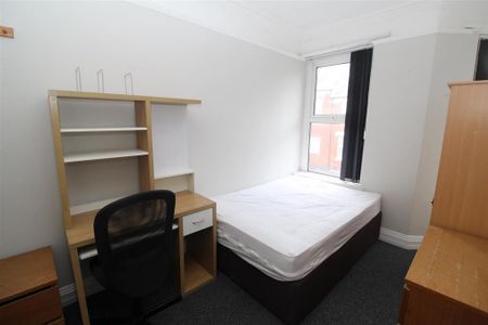 6 bedroom house to rent - Photo 2