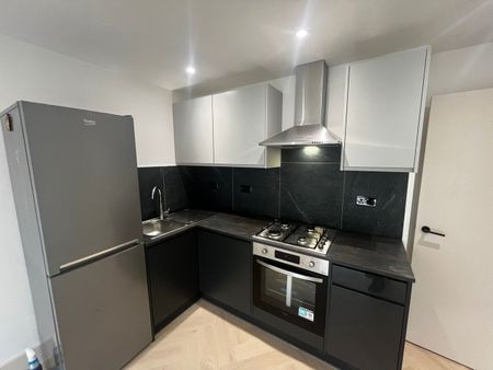 2 Bed Flat, Kilburn High Road, NW6 - Photo 5